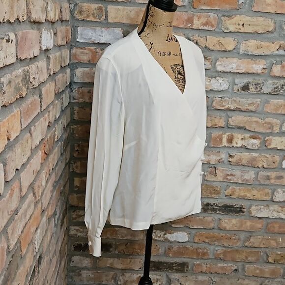 New York City Design Co cream silk top size 1X - Picture 2 of 10